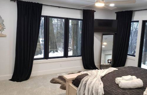 RiverEdge Haven Hot Tub, 5 Beds, Kayaks Near ND - Foto 42