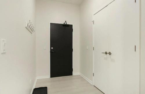 Elegant 2BR Apartment with In-Unit Laundry - Sheridan 102 - Photo 16