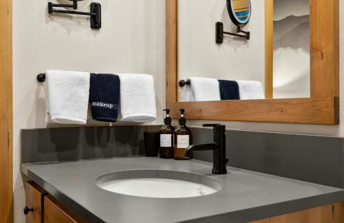 Treehouse Cabin Hot Tub Sauna Game Room - Foto 45