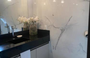 Casa moderna e bem equipada com piscina - Foto 7