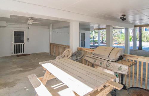 Cozy Beach House Steps from the Shore: 4 Bedroom - Foto 27