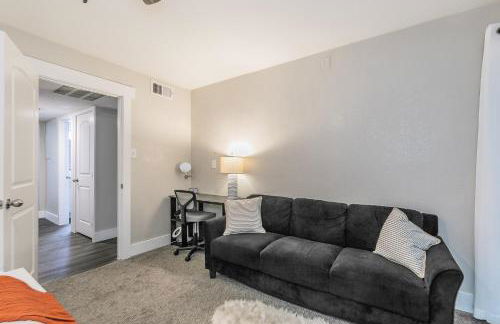 Cozy 2BR Farmhouse Apt - Sleeps 8 - FREE Parking! - Photo 24