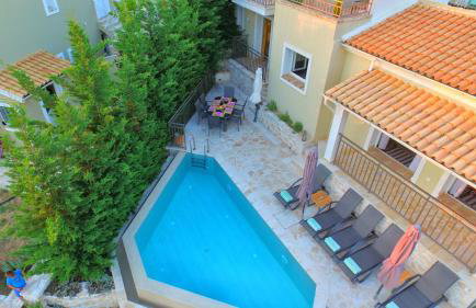 The Cassius Hill House - Photo 1