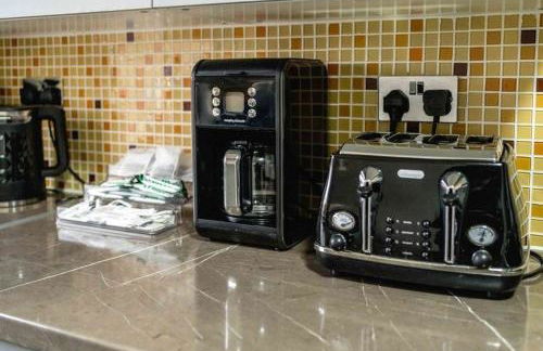 Huge 6 Beds House in Zone 2 London-MobileRateOffers-Families-Leisure-Parking-WiFi-PoolTable-Netflix-Sleeps15! - Foto 26