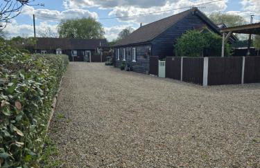 Oak Cottage with private log fired hot tub - Photo 24