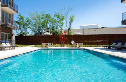 Bright 2BD 2BA Suite Gym and Pool City Center Stay - Foto 33