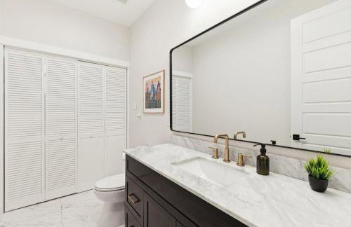 The Longhorn Luxe with Game Room and Fire pit and Karaoke - Foto 29