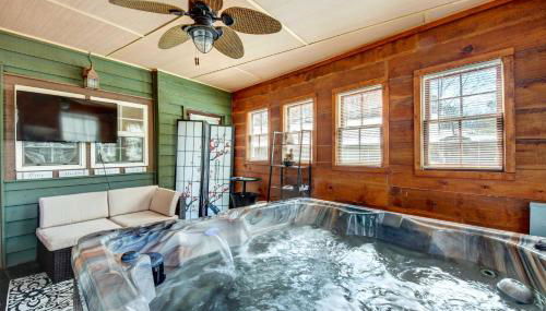 Cleveland Cabin with Private Hot Tub about 7 Mi to Helen - Foto 2