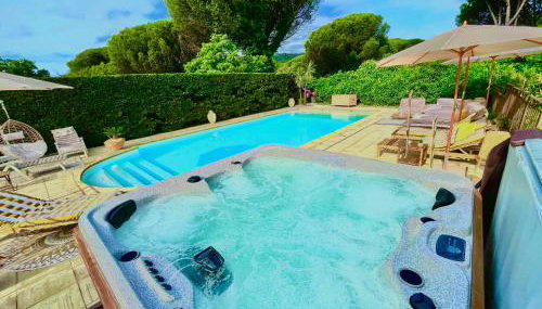 Villa climatisée, Golfe Saint Tropez, 12 pers, 4 suites, Piscine chauffée, Hammam, Spa, Billard, Pétanque, Wifi professionnel haut débit - Foto 2, sunbed