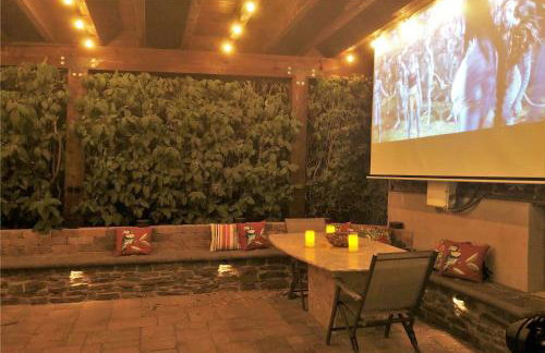 6-Bedroom Tudor in the Downtown Historic District - Foto 7