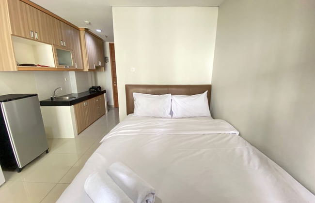 Stylish & Comfy Studio at Dago Suites Apartment - Photo 16