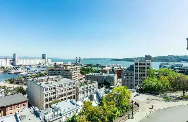 Unique & Sunny Top Floor Old Quebec Gem - Photo 20