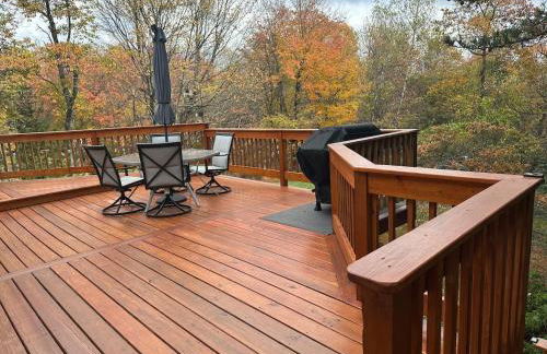 WOW!! Ultimate Pocono Retreat, Hot Tub, Game Room, Deck, Lakes, Skiing, Pools - Foto 22