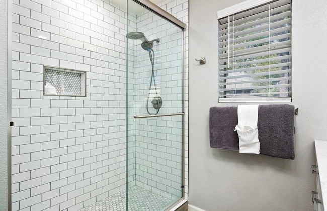 Bella Vista by Avantstay Pool w/ Waterslide - Photo 19