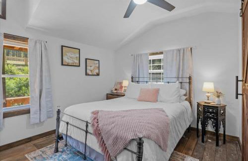 The Heartwood Hideaway-Charming Cabin Getaway-Trails, Creek, and Starry Nights - Foto 73