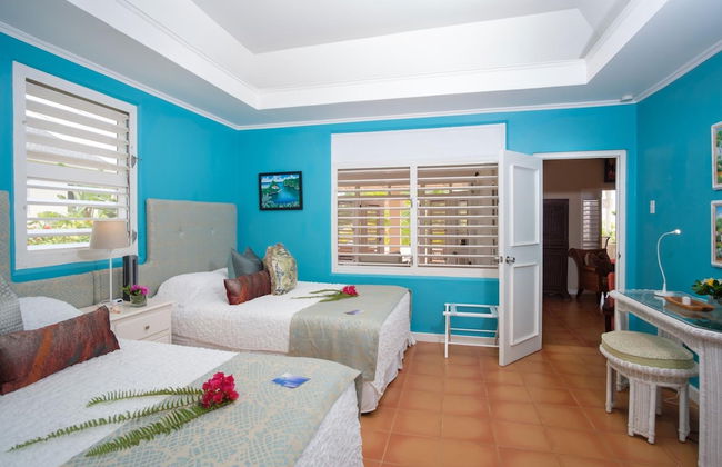 Dreamin Villa - 3 B R Beachfront w Staff - Photo 26