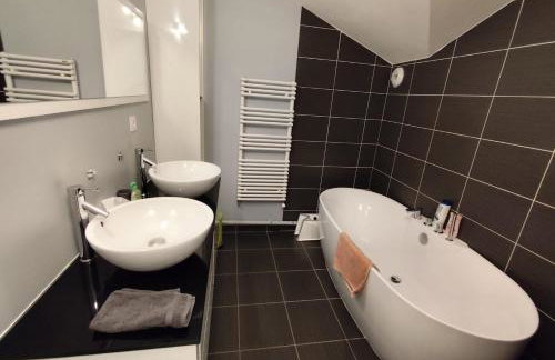 Duplex cosy - 3 chambres avec garage, balcon et clim - Foto 21