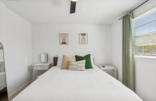 Elegant Largo Retreat, Sleeps 8, 10 Mins to Beach - Foto 31