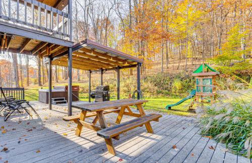 Shady Point Retreat with Hot Tub and Pickleball! - Foto 34