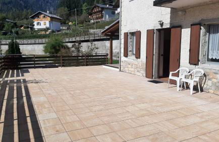 CAMPO BASE CADORE con parcheggio auto e garage moto - Foto 4