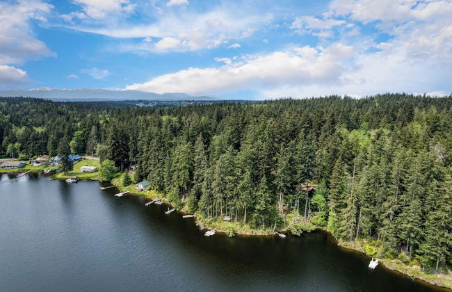 Goss Lake Chalet by Avantstay Lakefront w/ Dock - Photo 40