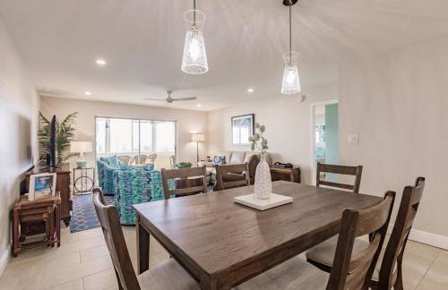 1055-607 Pond View High Rise with Remodeled Kitchen - Foto 13