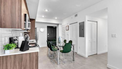 Gorgeous 3-Bed Retreat Mins from Bayside and Parking - Photo 2