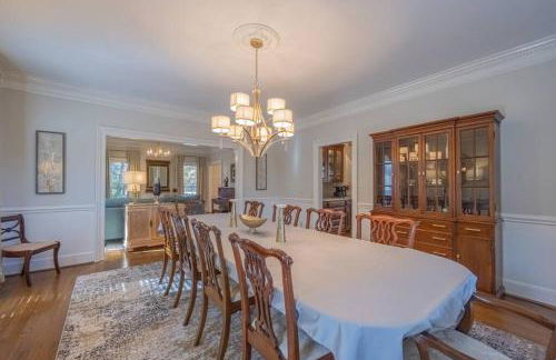 Large Luxury House, King Beds and More, Hot Tub, Theater, Fireplace, Game Room, Ping-pong, Pool Table, Air Hockey, Arcade, River, Big Kitchen, Nice Porch, Quiet, Good for Families and Large Groups, Near UGA Golf Course, Close to UGA & Stanford Stadium - Photo 64