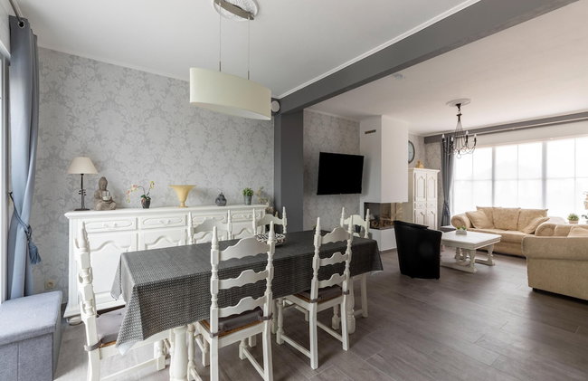 Modern Villa w/ Private Yard - Foto 36