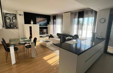 Dúplex rodeado de campos de golf y vistas al mar - Foto 1