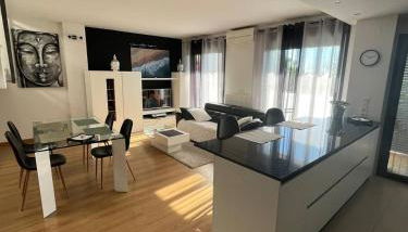 Dúplex rodeado de campos de golf y vistas al mar - Foto 1