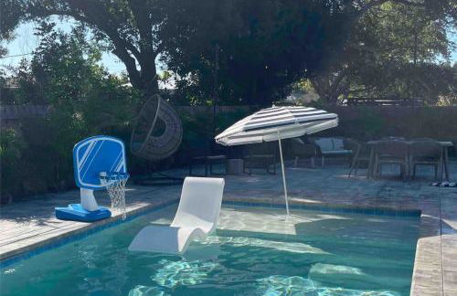 The Wisteria Oasis With heated pool and hot tub - Foto 43