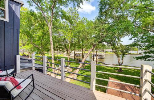 Live Lake Life! Enchanted Oaks Gem with Private Dock - Foto 25