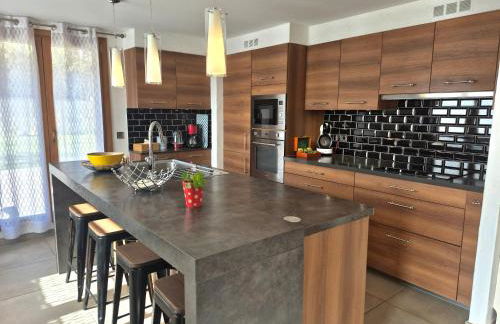 Chalet avec Jacuzzi, billard, jardin clos, proche Paradiski - Foto 23