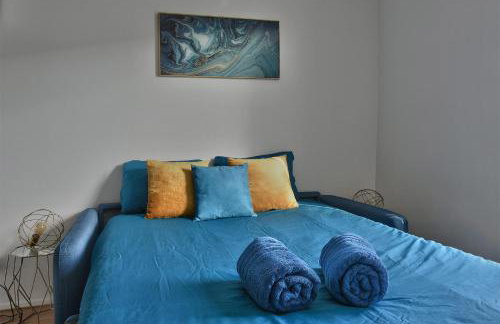 "Monplaisir", parking, canapé-lit neuf confortable, idéal voyages d'affaires et tourisme, proximité commerces, gare, Université Lyon 3 , Tram T2, T4 et C25 - Photo 3