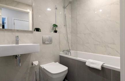 Modern 1 Bed Apt Bracknell- with parking - Photo 9