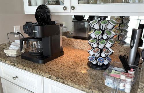 Waterfront Island Oasis! Heated Pool with Stunning View & 2 Full Bath - Foto 18