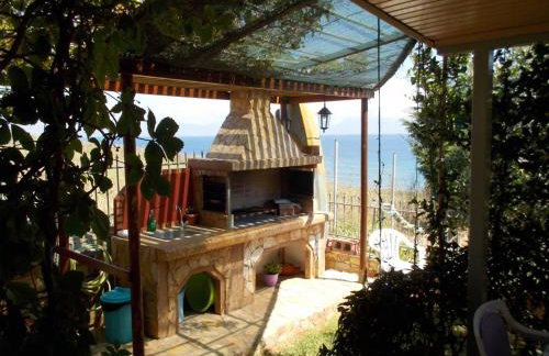 Beachside Mobile Home with Private Yard - Foto 4