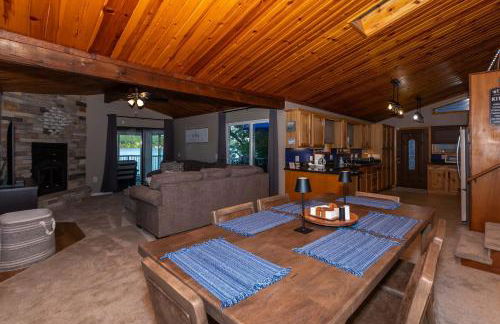 Lakefront Family Home Private Dock with Huge Views - Foto 13