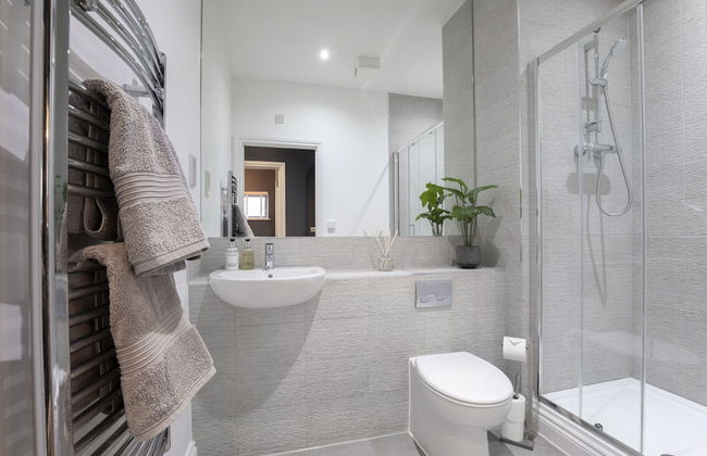 Elliot Oliver - Loft Style 2 Bedroom Apartment With Parking In The Docks - Photo 17