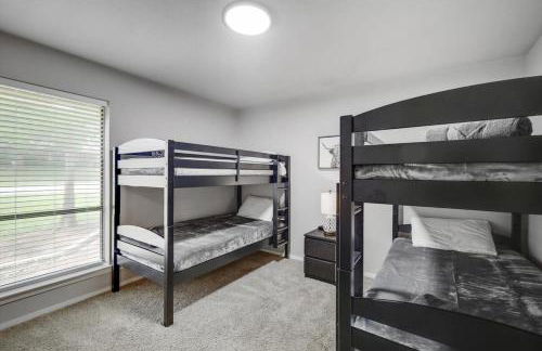 Highland Village - 4BR w Backyard Pool Oasis - Foto 34