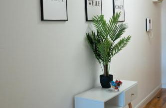 Modern Penthouse with Balcony - Near Beach & Town - Foto 23