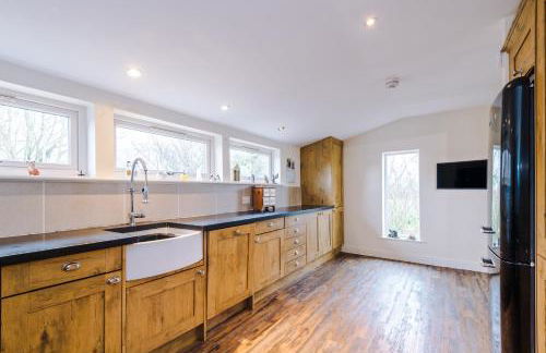 Belvedere House - Serene Countryside Escape - 4 Bedrooms Sleeps 8 - Photo 16