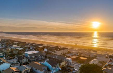Steps to Beach w/ Patio+deck Foosball Happy Bottom Beach House by Avantstay - Foto 75