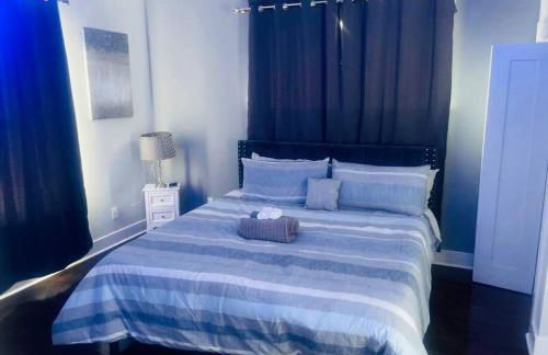 1966-Huge 4BR w/Rooftop Veranda - Foto 12