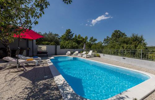 JOVI-relaxing, fenced, private, heated pool & view - Photo 62
