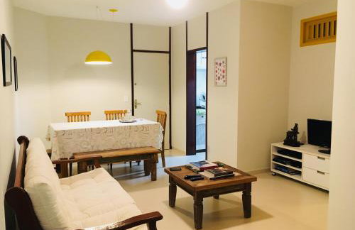 Aconchegante Apartamento de 3 Quartos com Varanda, Ar e cozinha completa - Cabo Frio - Foto 2