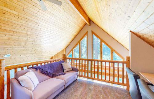 Gateway to Crater Lake! Resort Retreat with Pool - Foto 26