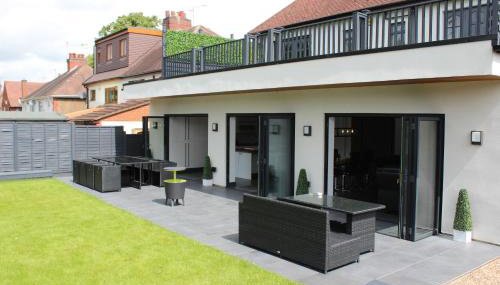 Modern Spacious House - Sleeps 16, Free Parking, Sun Terrace - Foto 3, Garden