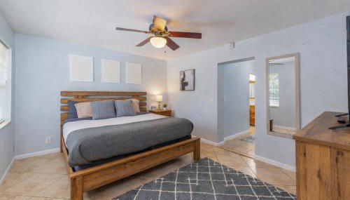 Ventur Tropical w Hot Tub Close to Beach - Photo 3